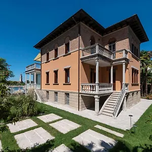 https://ca-delle-contesse-entire-villa-with-private-docking-and.hotelinveneto.com